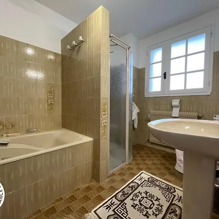 Brise De L Ocean * 생 힐레르 드 리에